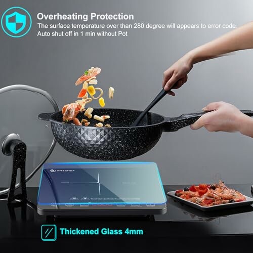 Cuisine avec une plaque à induction moderne et sauteuse.